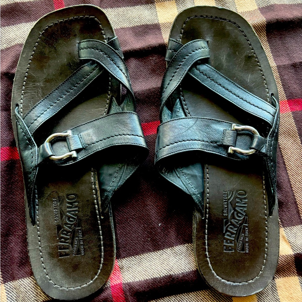 Salvatore Ferragamo Men’s Black Leather Sandals w/ Gancini Buckle – 9.5 (US)